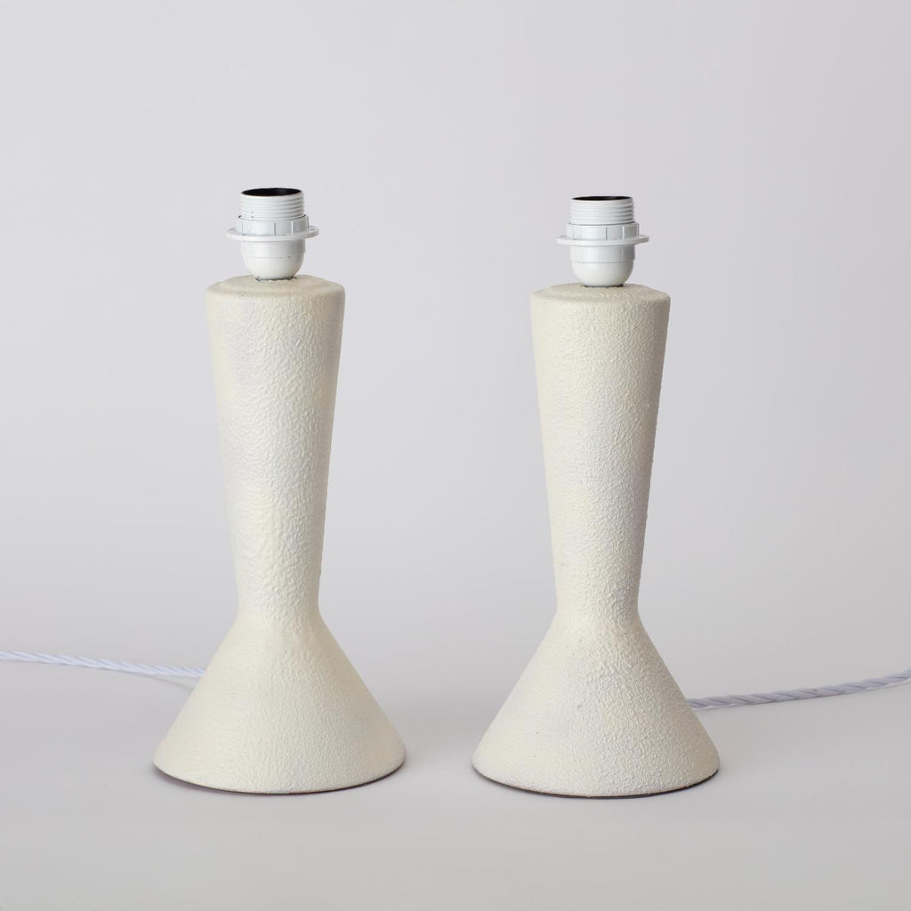 PAIR OF WHITE TEXTURED VINTAGE TABLE LAMPS